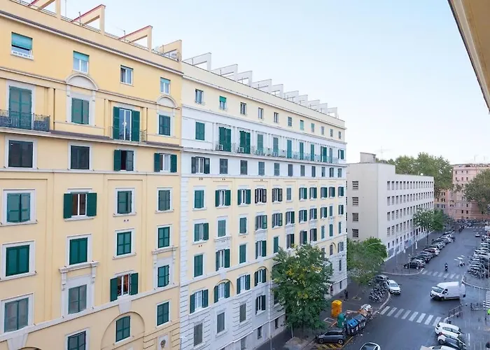 Elegant Near The Colosseum And Metro